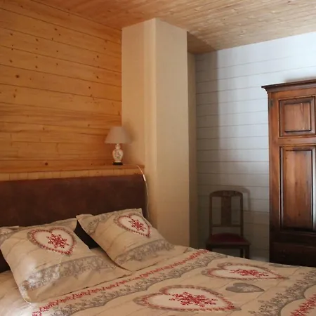 De La Core بيت للعطل