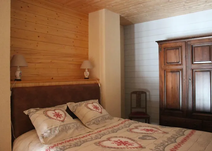 De La Core بيت للعطل